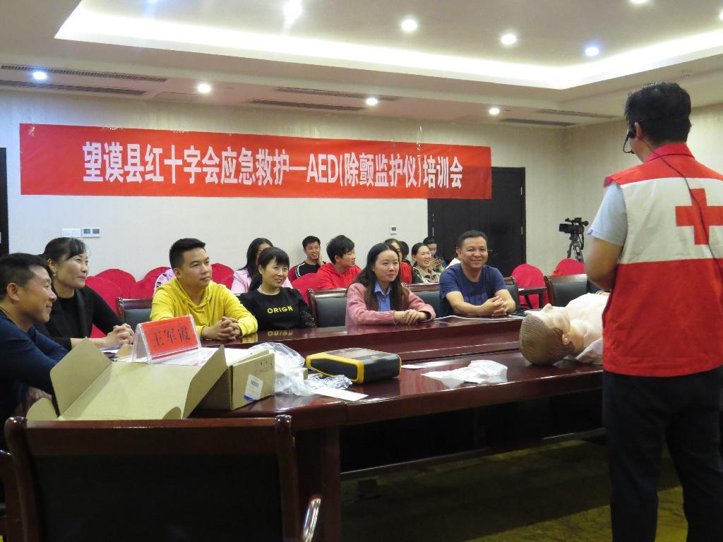 在望谟县进行救护培训2.JPG